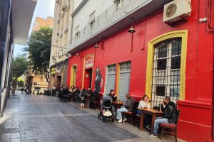 Ambiente en la terraza de la La Mala Tortillería.