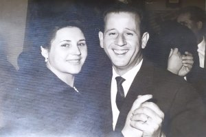 Luis y Antonia los dos tan felices en aquellos tiempos de juventud.