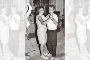 Pepe Carmona y Ana Ruiz, amigos y vecinos de la Almedina, en un inocente baile callejero allá por los años 70.