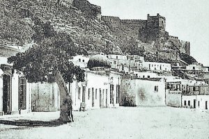 La calle y plaza de San Antón, a los pies de la muralla de la Alcazaba, formaban el corazón del barrio del Reducto en el siglo XIX.