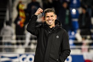 Antonio Hidalgo tiene motivos para sonreír con el Huesca en forma.