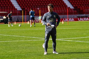 Rubi, entrenador del Almería, en el Estadio de los Juegos Mediterráneos.