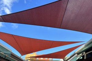 Así son los toldos en Plaza Pavía