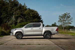 Toyota Hilux Hybrid 48V llega por primera vez a España en el formato de Doble Cabina en un único acabado VXL