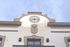 Reloj con números romanos: ¿IIII o IV?