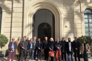 Foto de familia de la prensa almeriense tras el encuentro con el obispo con motivo de San Francisco de Sales, patrón de los periodistas.