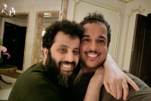 El presidente Turki Al-Sheikh y el nuevo vicepresidente del Almería, Alhamoud.