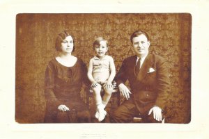 Antonio Navas Campos, mujer e hijo.