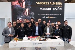 El presidente de la Diputación de Almería Javier A. García junto a la delegación de chefs que irá a Madrid Fusión.