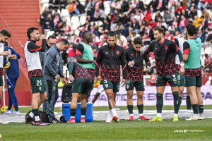 Un partido torcido en Albacete desde el calentamiento.