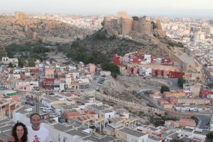 María del Mar Vázquez y Antonio Casimiro recorriendo el sendero