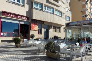 Terraza del Café París, en el Paseo Marítimo de Almería.
