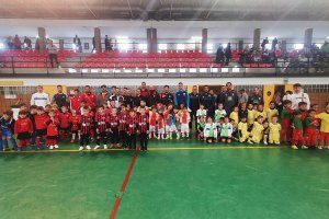 La foto de familia de todos los participantes en el Pabellón de Balerma.