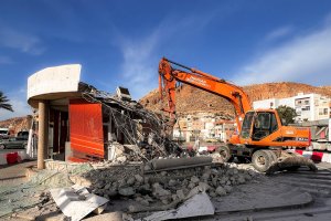 Imágenes de la demolición del puesto de control