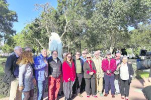 El pasado viernes, la Asociación de Periodistas - Asociación de la Prensa de Almería visitó el Monumento a la Libertad de Expresión.