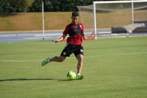 Juan Ibiza pone punto y final a su etapa como jugador del Almería.