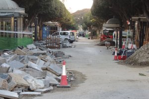 Vista del Paseo de Almería desde el paso de peatones junto a Puerta de Purchena.