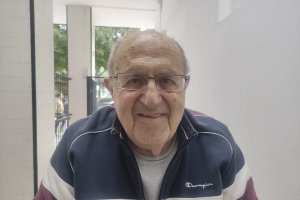 Bernabé Navarro a sus 93 años sigue muy activo y con la cabeza llena de ideas.