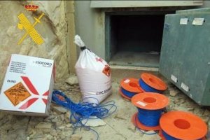Material para explosivos investigado por la Guardia Civil.