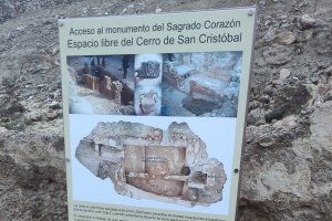 Cartelería en el que se explican los restos históricos