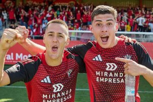 La nueva pareja del gol en el Mirandés. Se llaman Izeta y Panichelli.