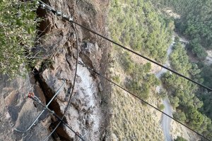 La Vía Ferrata de Castala reabre al público tras completar su reparación.