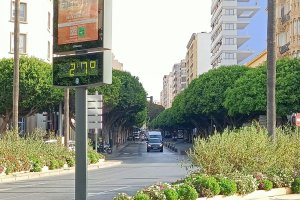 Termómetro de la Plaza Circular en la ciudad de Almería.