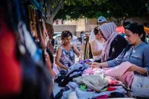 Imagen de archivo de mujeres musulmanas en un mercadillo de la provincia de Almería.