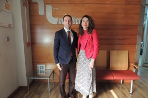 Ricardo Céspedes, gerente de La Voz de Almería, y María Montagut, directora de Mujeres Influyentes de Almería.