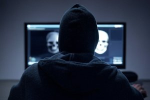Hacker - ciberdelincuencia generado con IA.