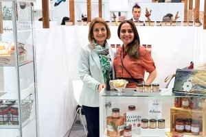 Imagen de un expositor de Desufli en una feria