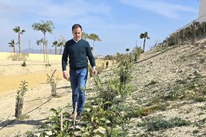 El alcalde de Vera en una de las zonas que entran dentro del plan.