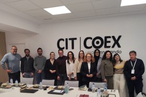 Miembros de los equipos de la Cátedra UAL-Coexphal en Horticultura, Estudios Cooperativos y Desarrollo Sostenible, y del  Centro de Innovación Tecnológico de Coepxhal, durante una reciente reunión de trabajo.