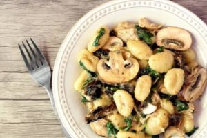 Ñoquis y champiñones.