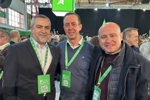 Juan Antonio Lorenzo, José María Martín y Antonio Martínez, en la clausura del Congreso del PSOE-A.