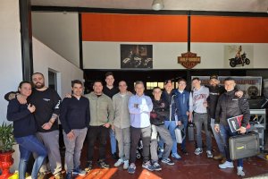 Antonio Martín de Grupo Lumaso junto a los asistentes al curso