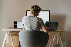 El teletrabajo es uno de los recursos que se usaron en la pandemia y que se ha acabado instituyendo en el día a día.
