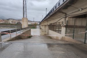 Protección Civil anunciaba en redes sociales que cortaba los accesos al río en Turre para la seguridad de los conductores.