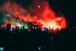 Ambientazo para recibir al Racing de Santander en El Sardinero, donde ganó 2-0 al Elche.