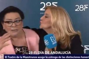 La cobra de María del Monte a Inmaculada Casal, cuando intenta besarla en directo.
