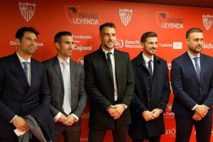 Negredo es uno más en el Sevilla donde además juega su hijo.