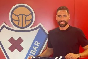 Antonio Puertas, el día que fue presentado en el Eibar.