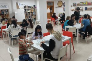 Jóvenes durante uno de los torneos de juegos de mesa organizados por AFIM 21