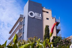 Fachada del edificio de Especialidades del Hospital HLA Mediterráneo.