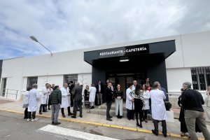 Fachada de la cafetería del Hospital Universitario Torrecárdenas