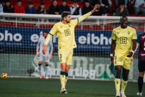 Édgar y Lopy en primer plano en un encuentro donde el Almería se vio superado por el Eibar y acabó perdiendo por la mínima.
