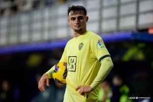 El gesto de Pubill dice muchas en el partido en Ipurúa ante el Eibar.