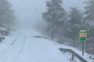 Imagen de archivo de una carretera nevada en Almería.