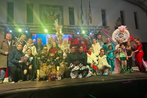 Entrega de premios a la peñas ganadoras en el Carnaval de Pulpí 2025.