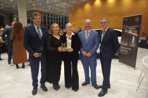 La familia Leal Guirado recoge con orgullo el galardón que reconoce la trayectoria de El Quinto Toro